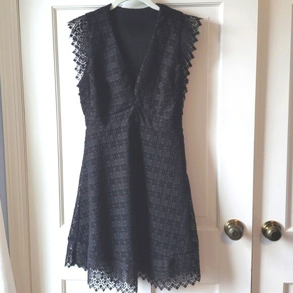 SANDRO PARIS BLACK LACE V-NECK GEOMETRIC MINI DRESS SIZE 2 FIT FLARE COCKTAIL - Picture 1 of 14